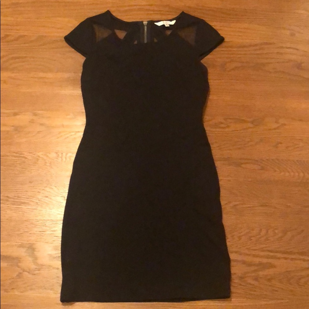 Super chic black cap sleeve dress